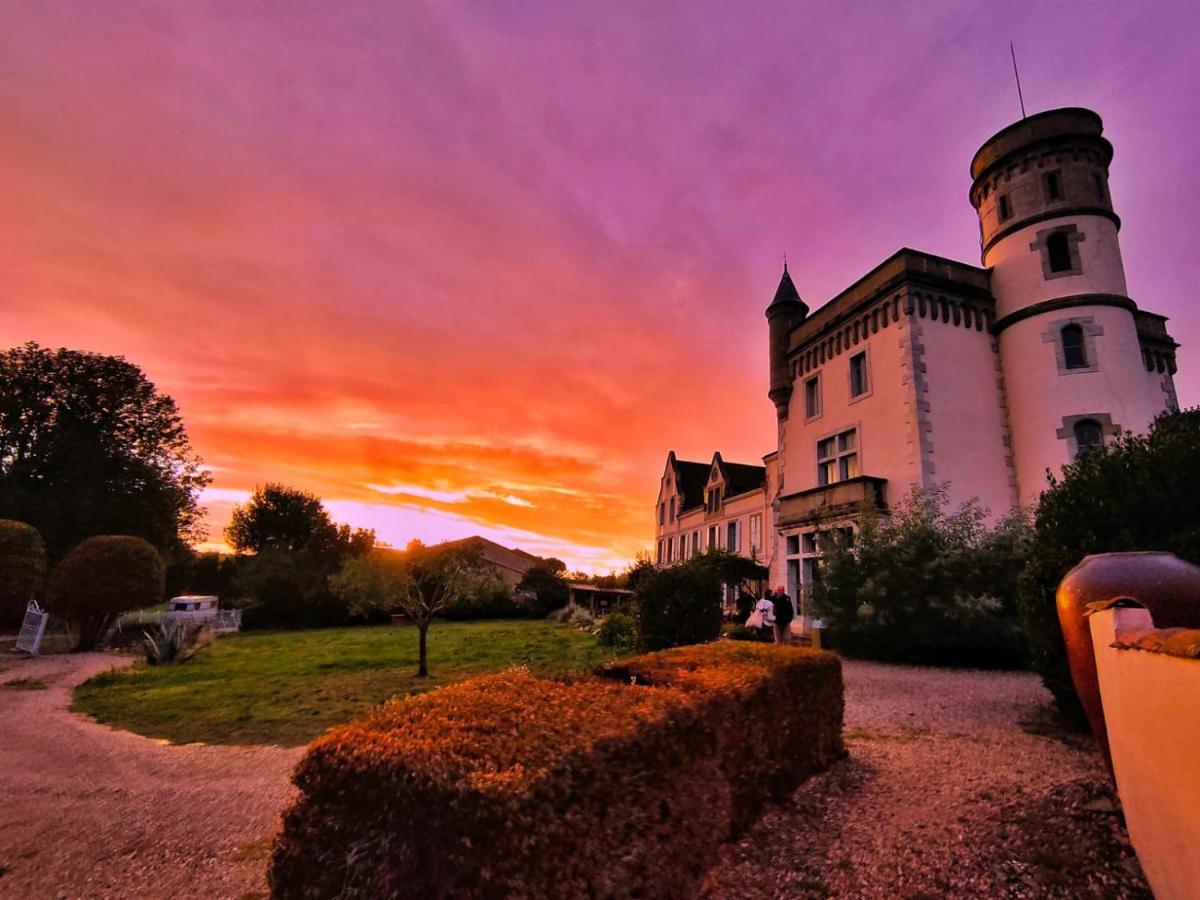 Chateau De Villeneuve - Montolieu Bagian luar foto