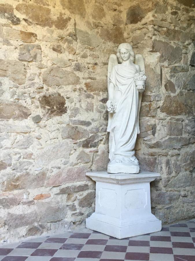 Chateau De Villeneuve - Montolieu Bagian luar foto